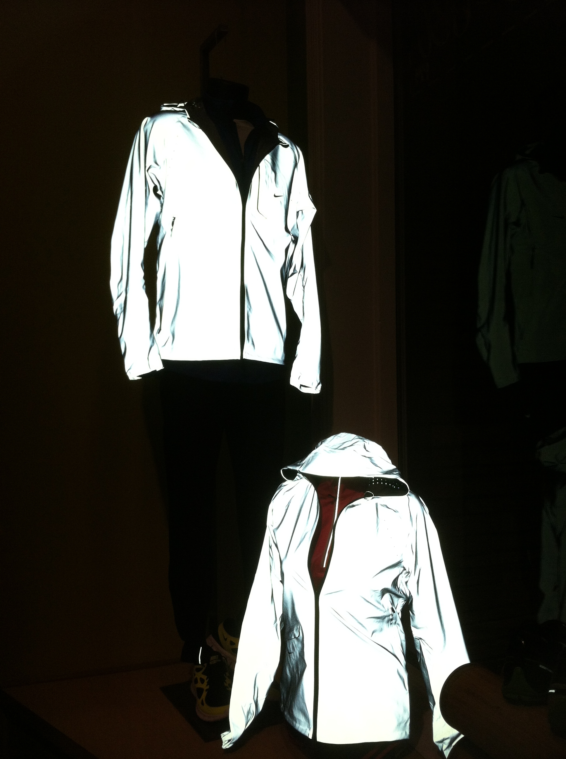 nike light reflective jacket review 